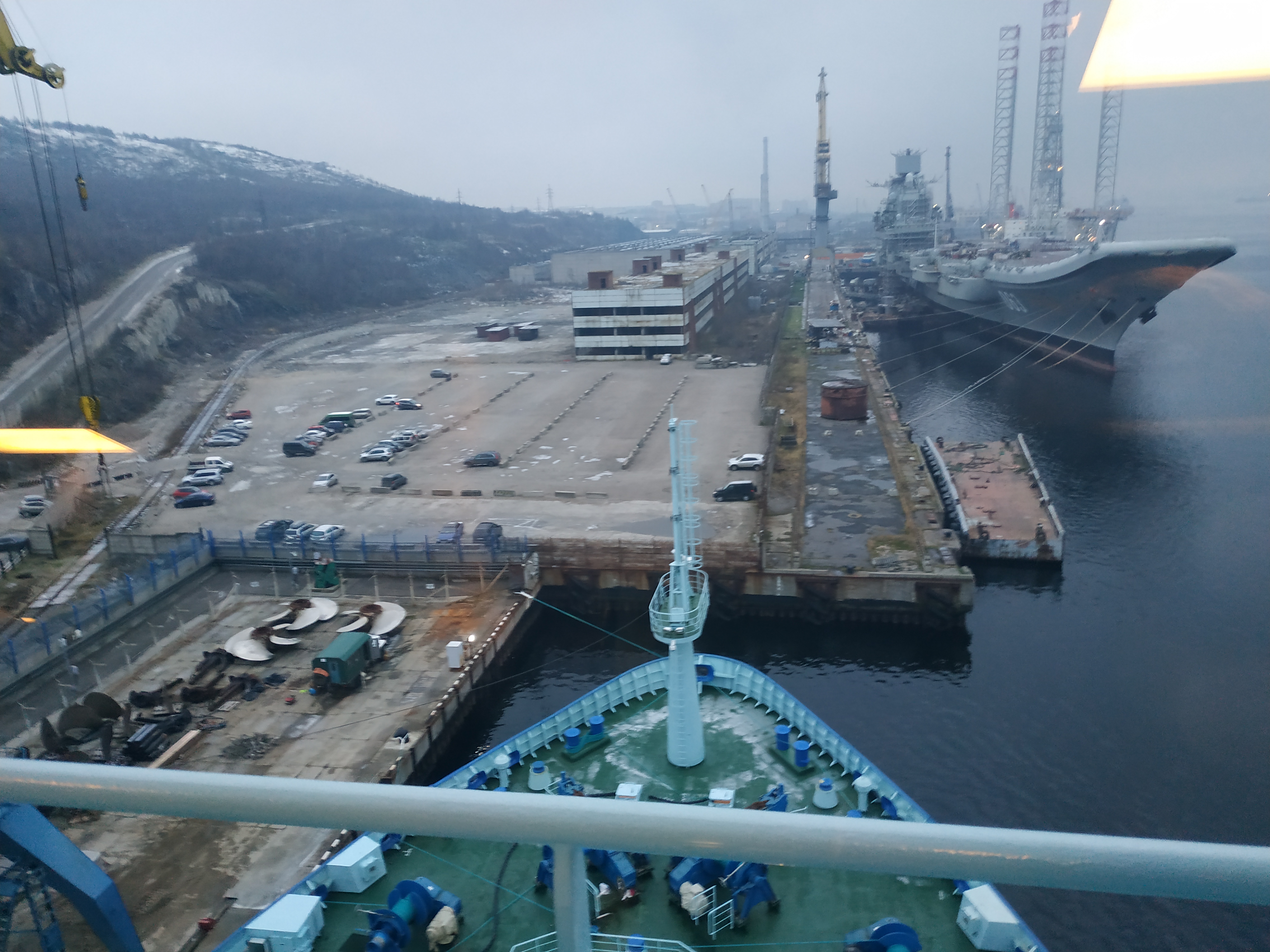 Вид из капитанской рубки ледокола