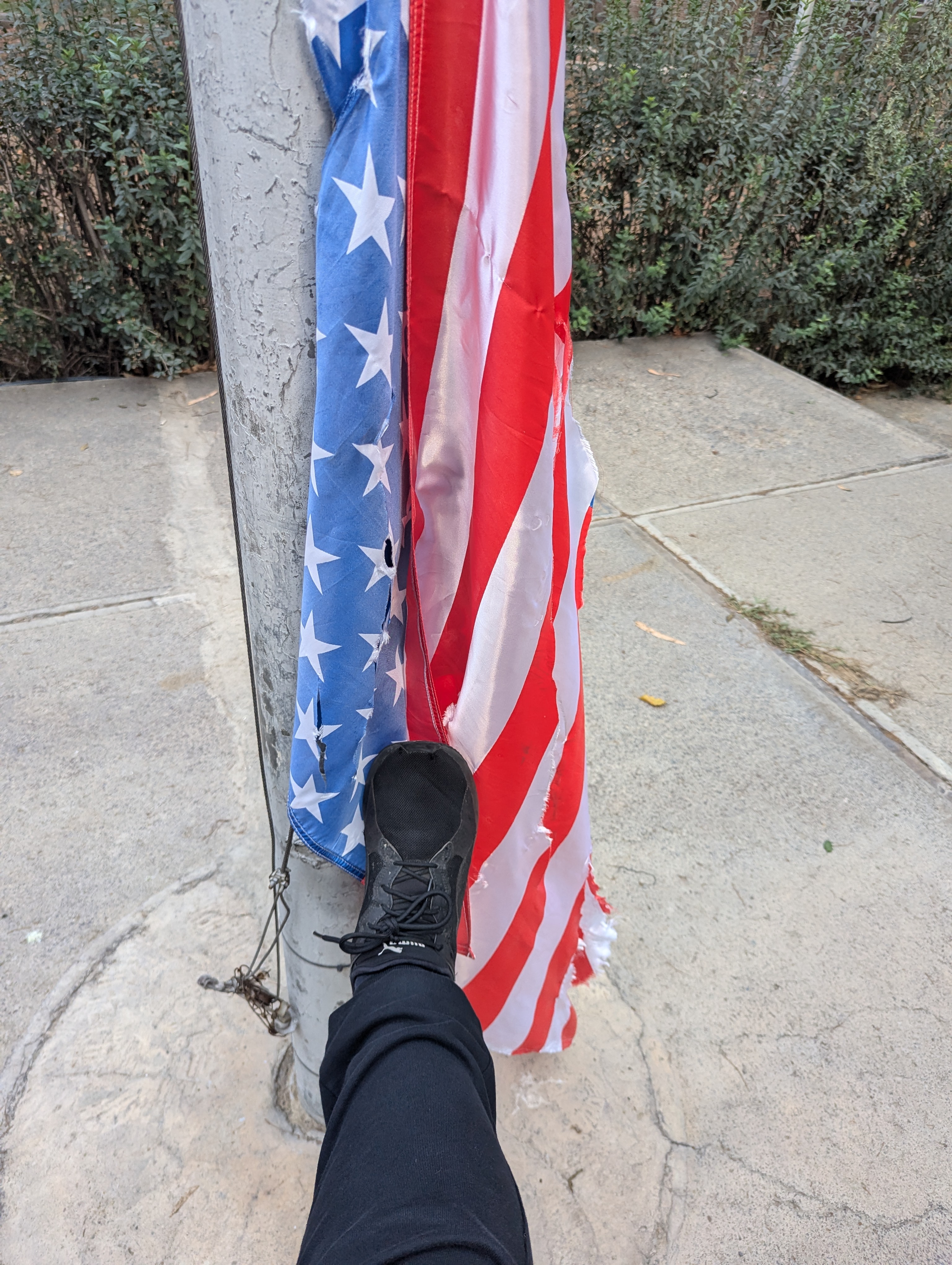 Так в Иране относятся к США. На территории бывшего американского посол