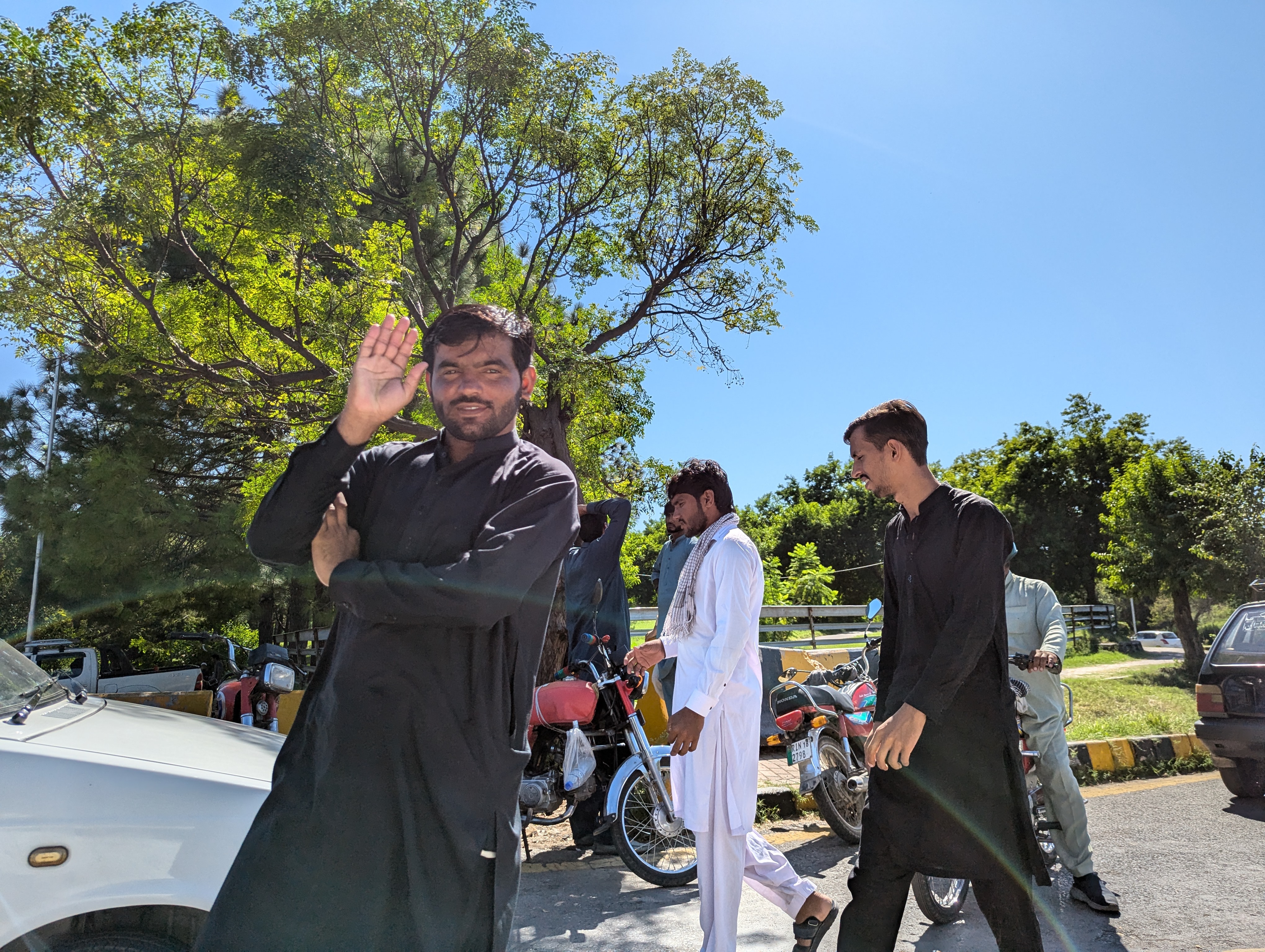 Пакистан. Около центральной мечети Исламабада